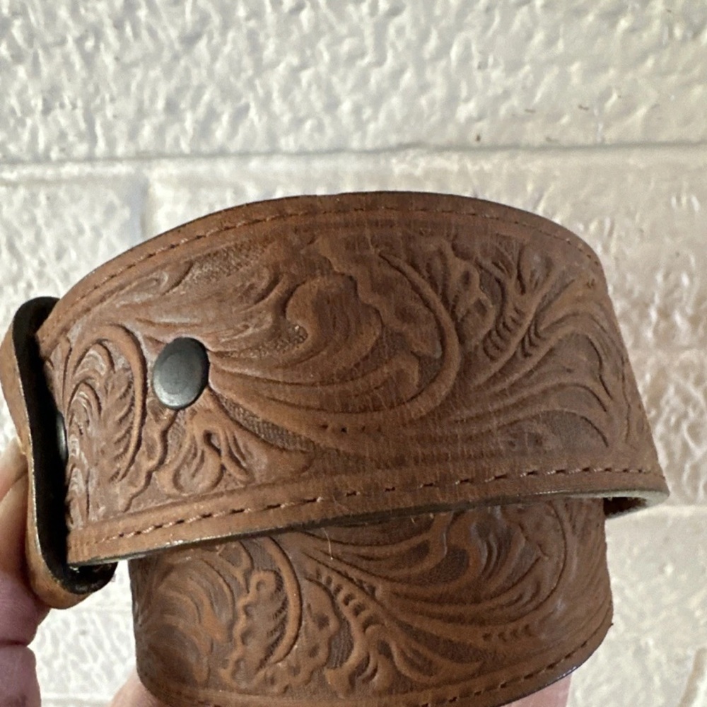 Tony Lama TOOLED LEATHER Belt Strap 32 Embosssed Western USA Made Brown - Picture 2 of 6
